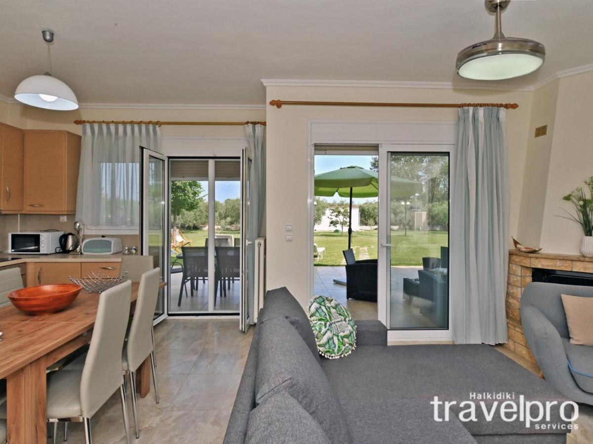 Villa Iris By Rentalspro Services - Agios Mamas Beach Extérieur photo