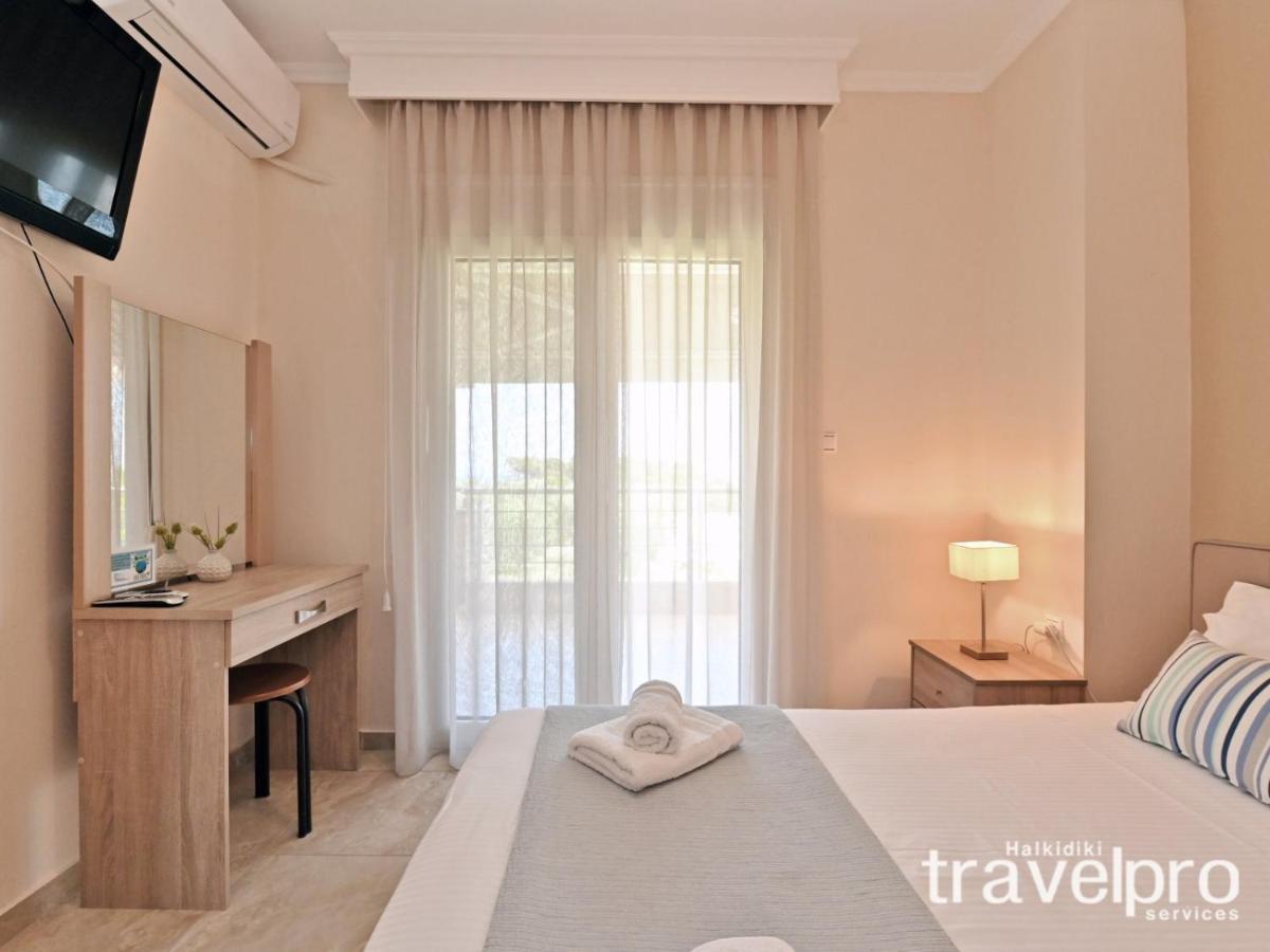 Villa Iris By Rentalspro Services - Agios Mamas Beach Extérieur photo
